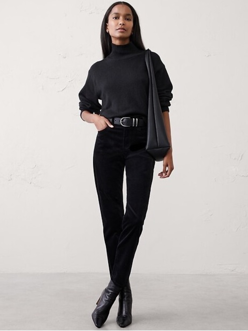 *NWT* Banana Republic COZY TURTLENECK PULLOVER SWEATER. Size: M. Color: Black